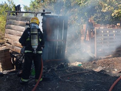 Paiol é destruído por incêndio no interior de Turvo