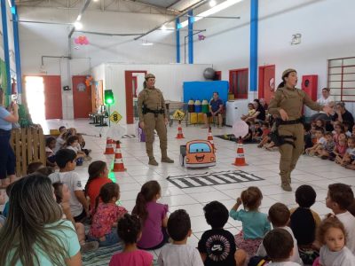 Rede de Segurança Escolar do 19º BPM realiza palestra sobre segurança no trânsito em Araranguá