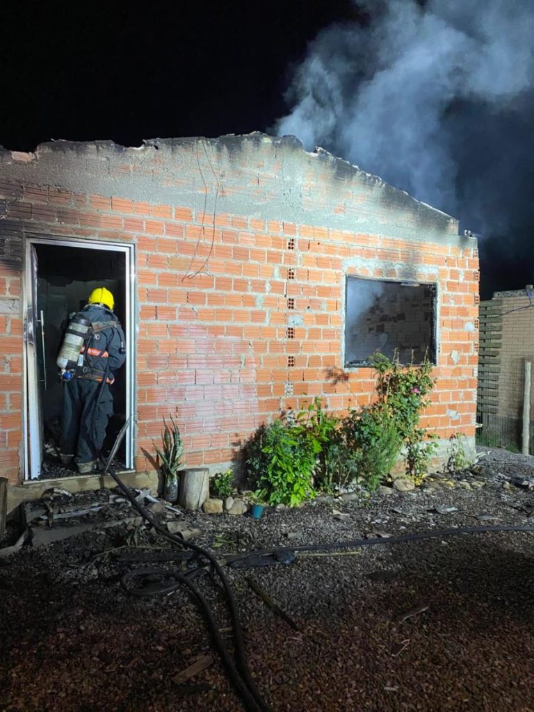 Incêndios consomem residências no interior de Praia Grande e Jacinto Machado