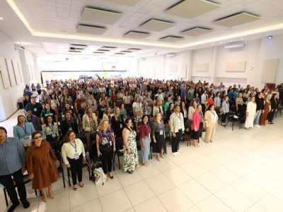 Araranguá sedia Seminário Estadual da UNDIME e reúne 600 educadores para discutir os desafios da educação multigeracional (VÍDEO)
