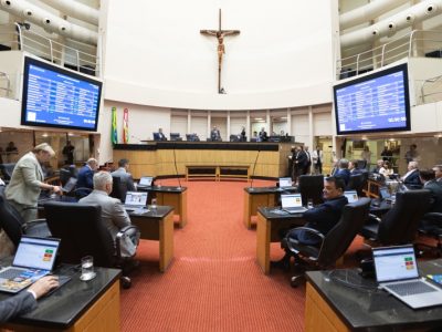 Governo de SC garante melhorias nos programas Universidade Gratuita e Fumdesc com aprovação da Alesc