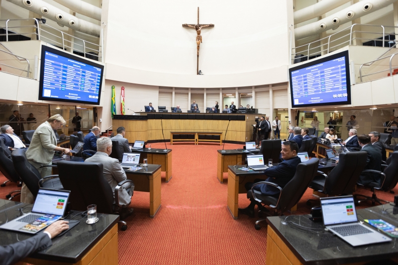 Governo de SC garante melhorias nos programas Universidade Gratuita e Fumdesc com aprovação da Alesc