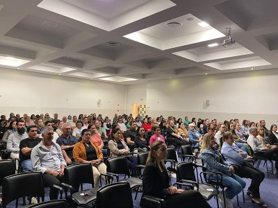 Palestra sobre saúde mental lota auditório e reforça importância do cuidado emocional