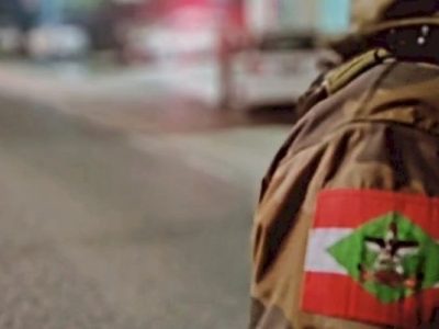 PM prende em Sombrio mulher condenada por roubo no Rio Grande do Sul, e acusado de homicídio em Araranguá