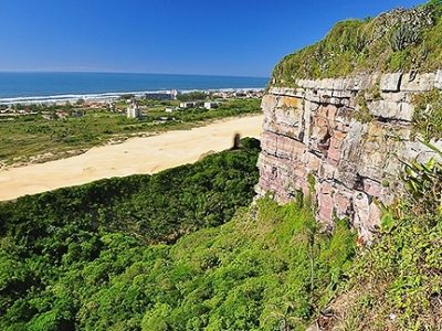 Homem é multado em R$ 10 mil por descartar caixa de som no Morro dos Conventos