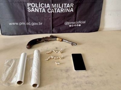 Balneário Arroio do Silva: drogas e arma de fogo são apreendidas pela Polícia Militar