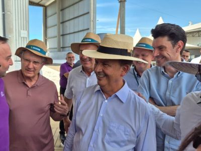 “Eles estão pagando para trabalhar”, diz governador sobre crise no setor do arroz e anuncia ações do Estado durante 10º Dia de Campo da Dagostin Sementes (VÍDEO)