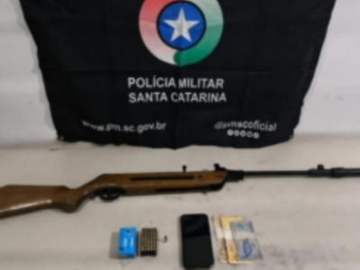 Homem é preso pela Polícia Militar na posse de espingarda equipada com silenciador em Sombrio