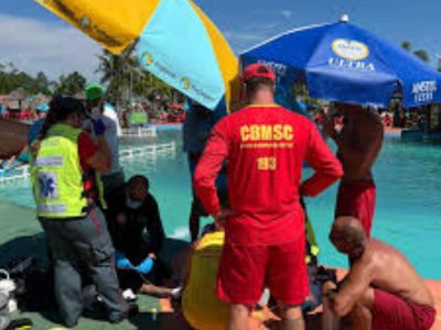 Idosa sofre mal súbito e se afoga em parque aquático de Araranguá