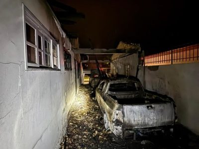 Acidente fere motociclista na Lagoa da Serra e casa e automóveis são destruídos por incêndio em Turvo