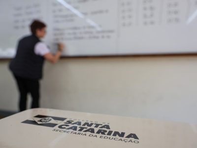 Governo de SC lança edital de novo concurso público da Educação com até 10 mil vagas para quadro efetivo da rede estadual