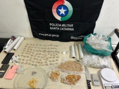 Polícia Militar prende quatro traficantes e apreende mais de meio quilo de crack em Sombrio
