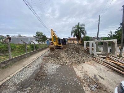 Rua Timbé do Sul, em Araranguá, é bloqueada para andamento de obra