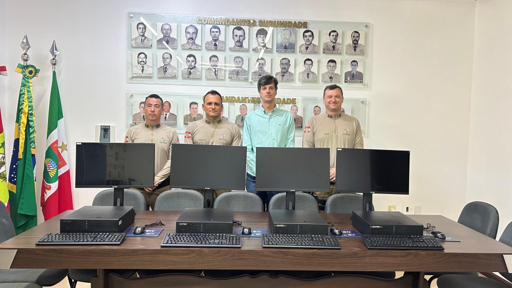 19º BPM recebe computadores por meio de cooperação entre PMSC e MPSC