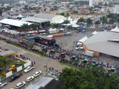 AGRIMELEIRO 2026 terá shows nacionais gratuitos, arrancada de tratores inédita e três dias de programação intensa