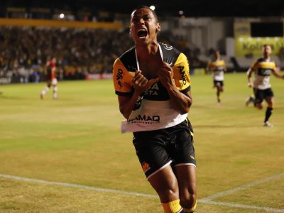 Criciúma vence em casa e entra no G4 da Série B