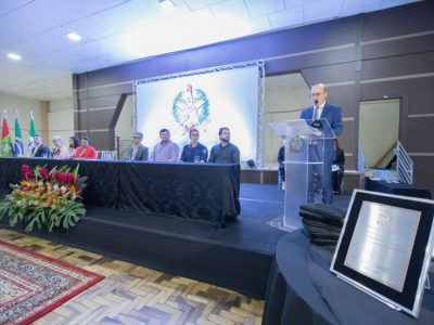 Escola centenária de Sombrio é homenageada pela Alesc em sessão solene