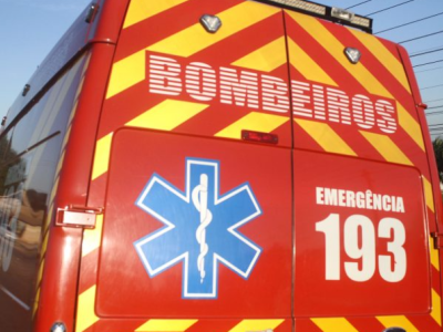 Mulher ferida a faca é socorrida pelos bombeiros na Volta Curta