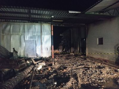 Incêndio atinge empresa de Santa Rosa do Sul e mobiliza bombeiros de quatro quarteis