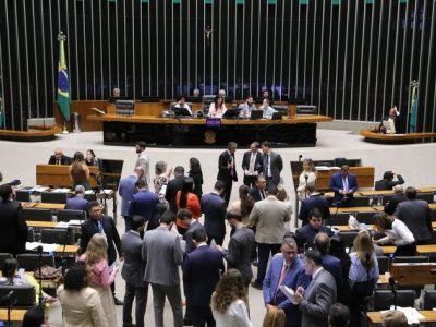 Câmara aprova projeto que classifica crimes sexuais contra vulneráveis como hediondos e inafiançáveis