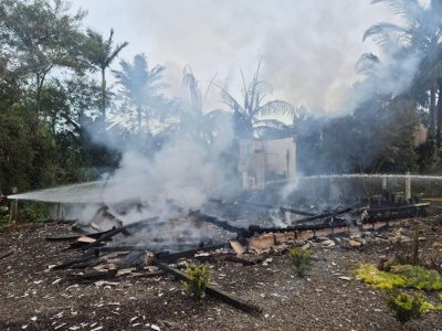 Incêndio consome casa de madeira no interior de Timbé do Sul
