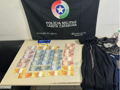 Dupla assalta farmácia no Mato Alto em Araranguá e condutor é preso com veículo adulterado em Sombrio