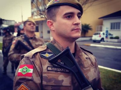 Tenente detalha operação de alto risco da PM que terminou com fuzil recuperado e suspeito morto após resistência à abordagem