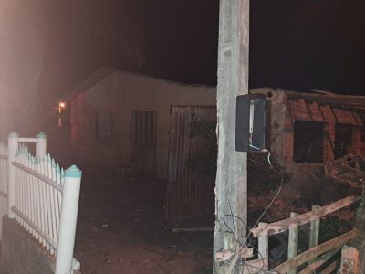 Incêndio destrói casa desabitada na zona sul de Balneário Arroio do Silva