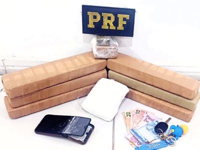 Homem é preso com mais de cinco quilos de maconha escondidas em bolsa na BR-101 sul