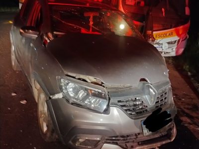 Colisão com ônibus escolar fere idoso no interior de Sombrio