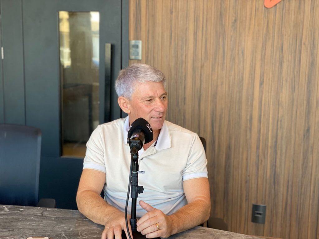 Paulinho comenta última sessão de abril e reconhecimento à secretária estadual da Educação