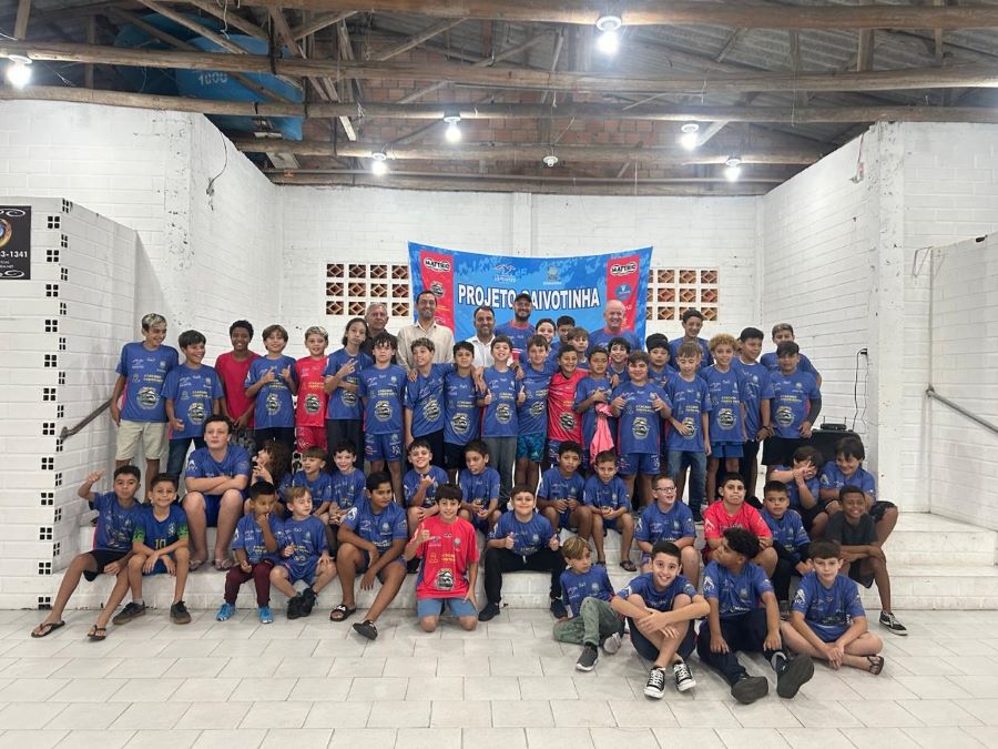 Projeto Gaivotinha: Uniformes entregues e talentos prontos para o jogo em Balneário Gaivota