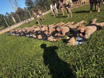 Policiais do 19º BPM participam de treinamento avançado com fuzil em Araranguá