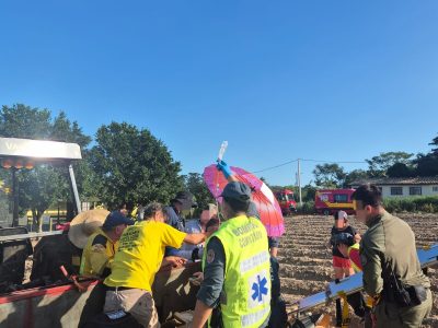 Mulher fica ferida após acidente com máquina agrícola em área rural