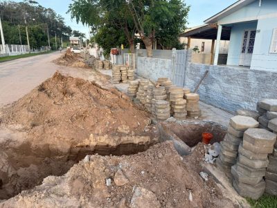 SAMAE amplia rede de esgoto em Araranguá e leva nova obra ao Morro dos Conventos