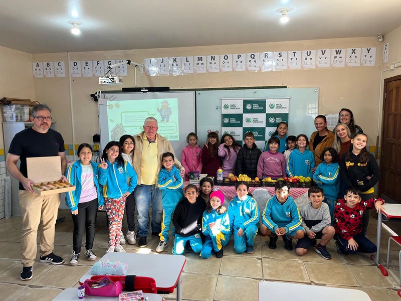 Projeto “Plantando para o Futuro” leva educação financeira para 98 alunos na Praia da Caçamba