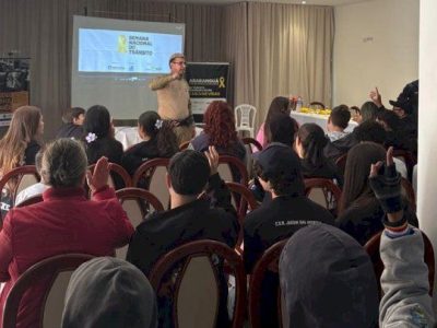 Polícia Militar participa de ação educativa da campanha Maio Amarelo em Araranguá