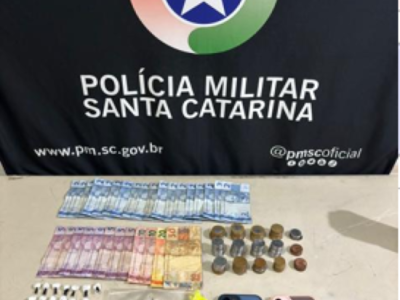Casal é abordado com drogas e dinheiro em Passo de Torres