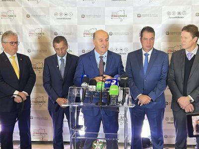 Deputados destacam demandas regionais e defendem avanços em infraestrutura durante coletiva da Alesc Itinerante