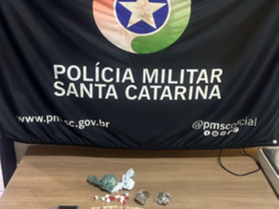 Faccionada que usava veículo de aplicativo para venda de drogas é presa em Passo de Torres
