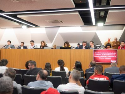Deputados pedem mobilização para garantir que escala 6×1 seja extinta ainda neste ano