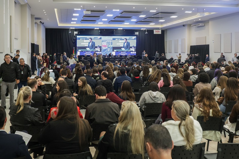 1,5 mil pessoas passaram pelo Programa Alesc Itinerante em Araranguá