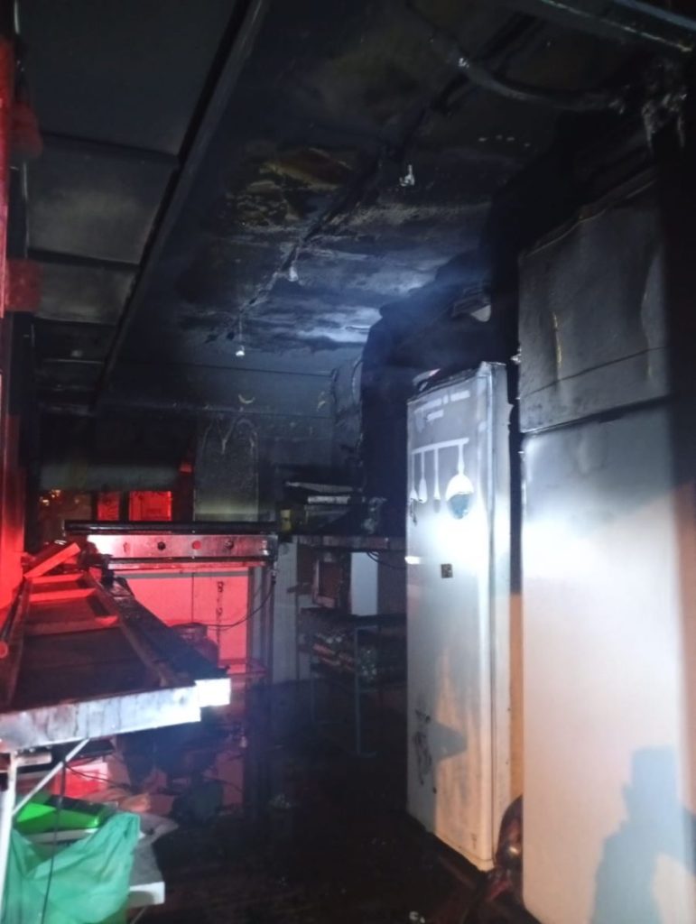 Princípio de incêndio a lancheria no Centro de Passo de Torres mobiliza bombeiros