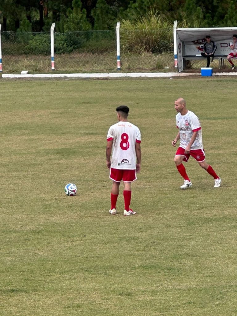 Rodada de poucos gols e muita marcação agita o municipal de futebol em Balneário Gaivota