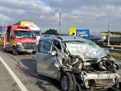 Colisão com caminhão fere condutor de automóvel na BR-101 em Maracajá