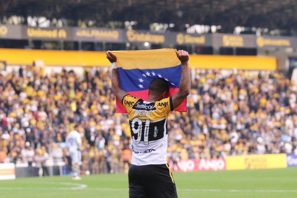 Criciúma vence em casa e assume a 3ª colocação da Série B