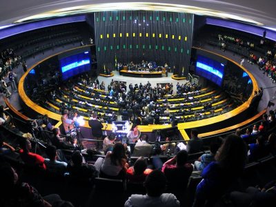 Comissão de Constituição e Justiça aprova PEC que reduz maioridade penal