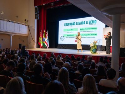 Governo de Santa Catarina apresenta programas para ampliar ensino em tempo integral e corrigir atrasos no aprendizado entre séries