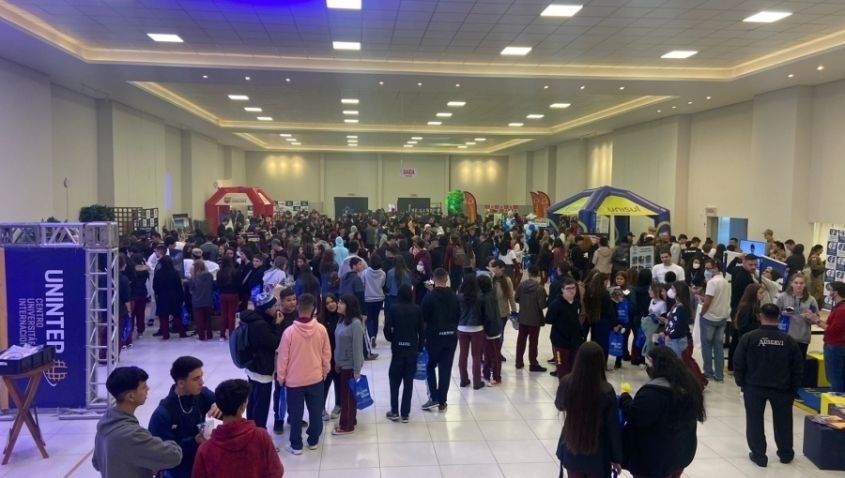 Feira ACIVA de Profissões conecta estudantes, empresas e oportunidades em Araranguá