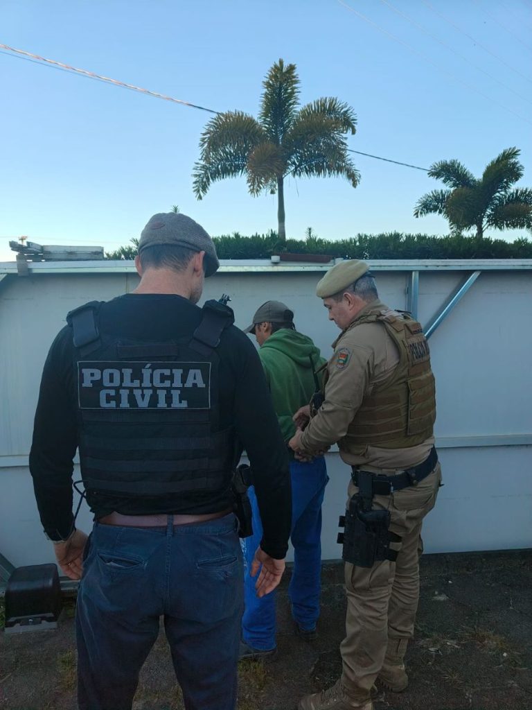 Policiais Civis e Militares prendem filho que agredia frequentemente a mãe em Meleiro